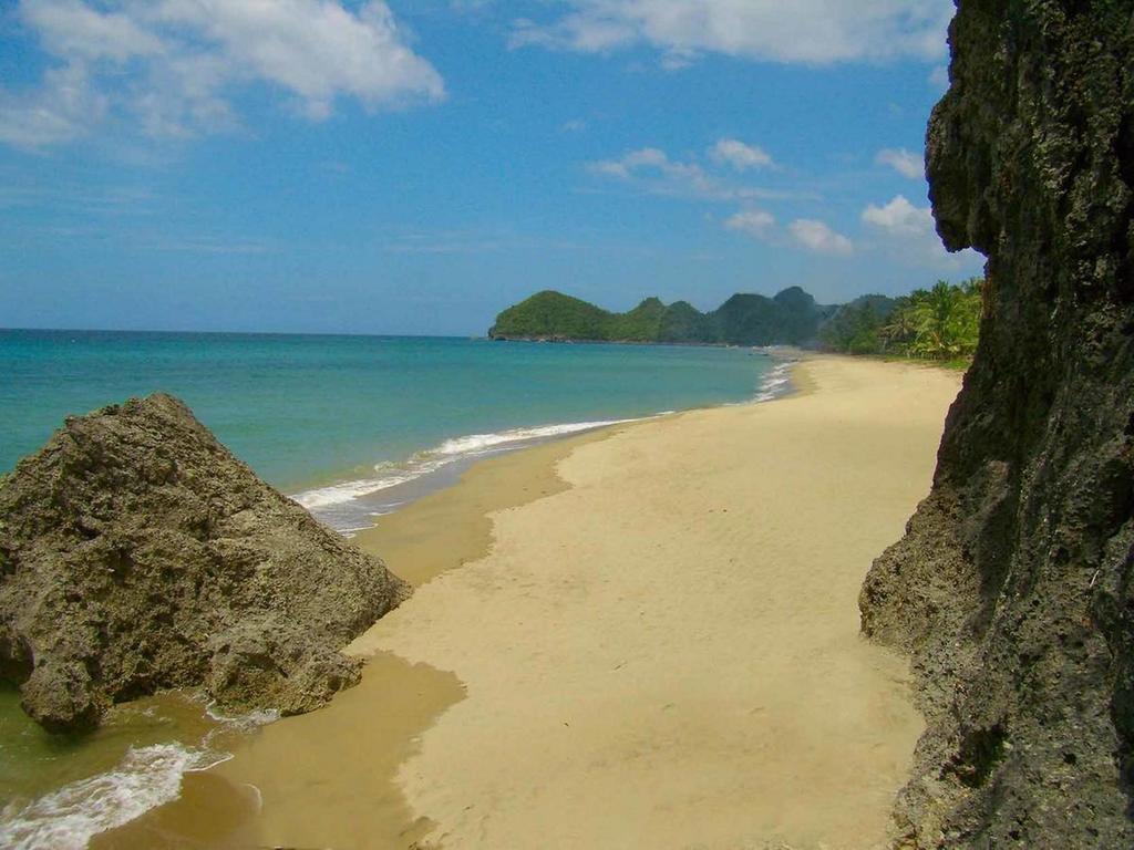 Takatuka Beach Resort Sipalay Exterior photo