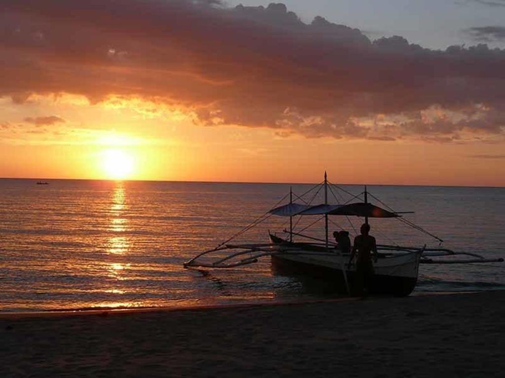 Takatuka Beach Resort Sipalay Exterior photo